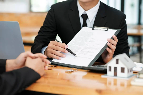 Close Business Teamwork Signing Legle Agreement Document Contract Partnership Agreement — Φωτογραφία Αρχείου