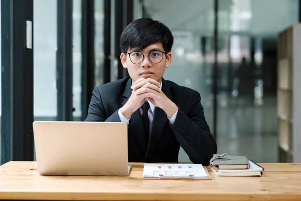 Businessman Planning Analyse Investment Marketing Data Laptop — Photo