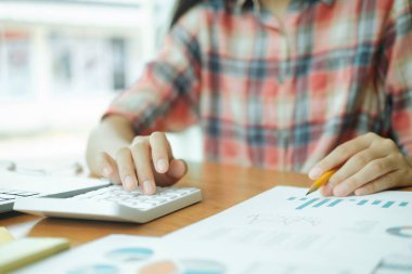 Young asian businesswoman planning and analyse investment marketing data.