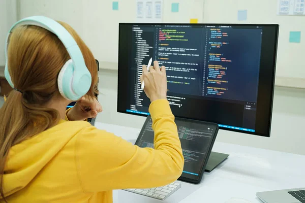 Close Programmer Coding Programming Software Business Woman Working Computer Office — Foto de Stock