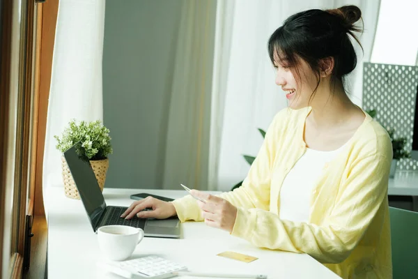 Close Asian Woman Using Credit Card Purchasing Shopping Online Laptop — 图库照片
