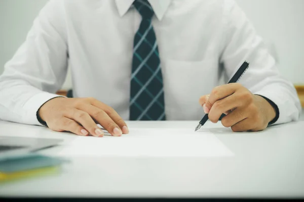 Close Businessman Signing Legle Agreement Document Contract Partnership Agreement Successful — Stock Photo, Image