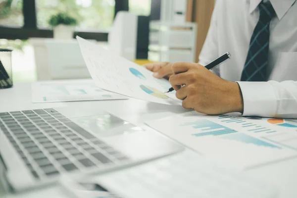 Unternehmer Planen Und Analysieren Investmentmarketing Daten — Stockfoto