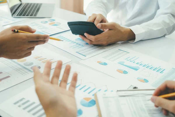 Start Asiatische Business Teamarbeit Analyse Investment Marketing Daten Auf Computer — Stockfoto