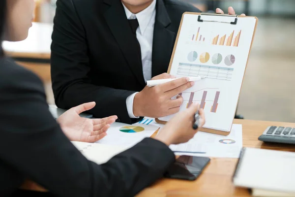 Empresarios Colegas Que Trabajan Juntos Proyecto Discutiendo Compartiendo Ideas Planificando — Foto de Stock