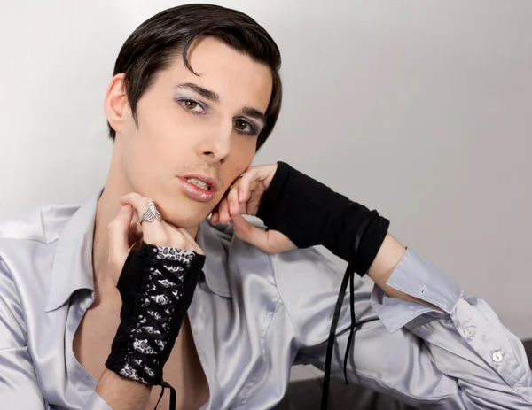 eldivenli şık ve baştan çıkarıcı adam