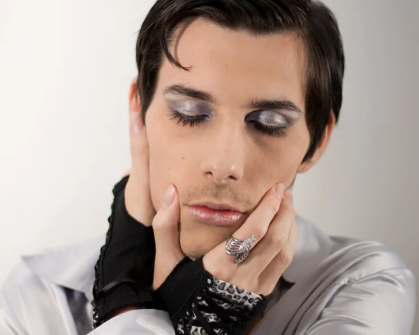 eldivenli şık ve baştan çıkarıcı adam