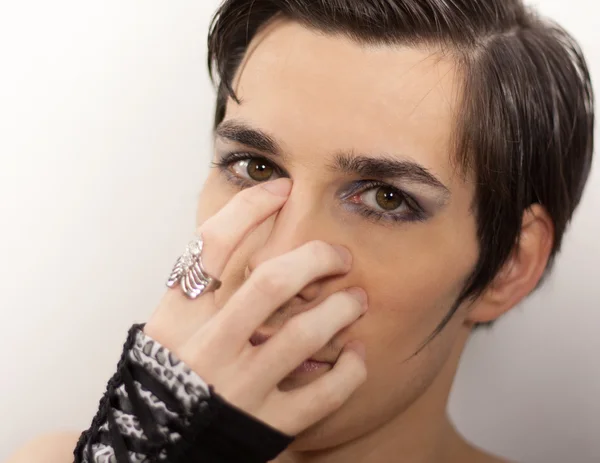 eldivenli şık ve baştan çıkarıcı adam