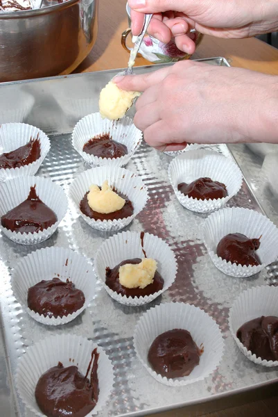 Preparing the cupcakes — Stock Photo, Image