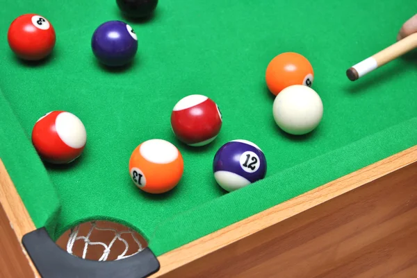 Billard spielen — Stockfoto