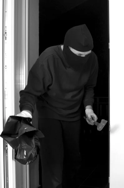 집에 도둑злодій в домашніх умовах — стокове фото