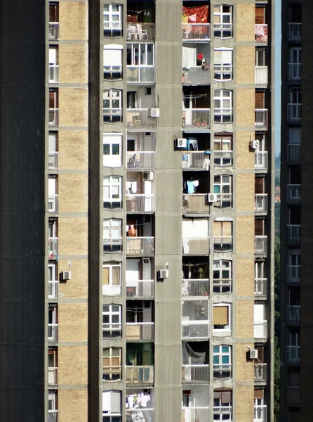 都市の窓 - ノヴィサド — ストック写真