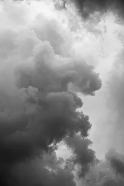 Nuvole scure — Foto Stock