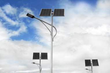 Güneş enerjili sokak ışıkları