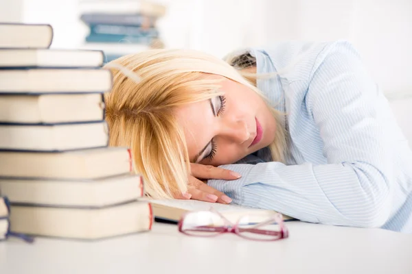 Yorgun öğrenci — Stok fotoğraf
