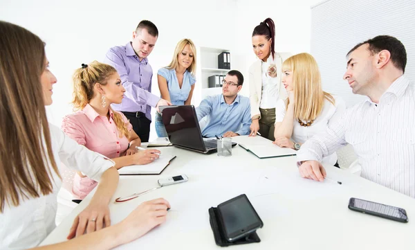 Business people discussing project — Stock Photo, Image