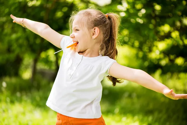 Little Girl in The Park — Stock Photo, Image