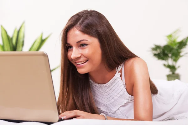 Teenage girl with laptop — Stock Photo, Image