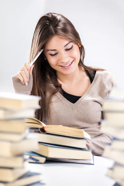 Étudiant fille apprentissage — Photo