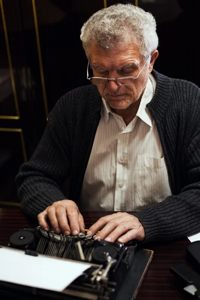 Retro Senior Man escritor — Fotografia de Stock
