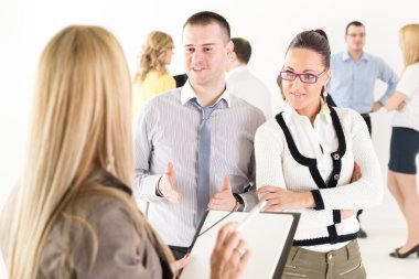 iş adamları tartışıyor