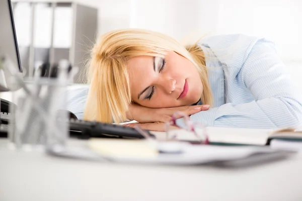 Schlafende Geschäftsfrau — Stockfoto