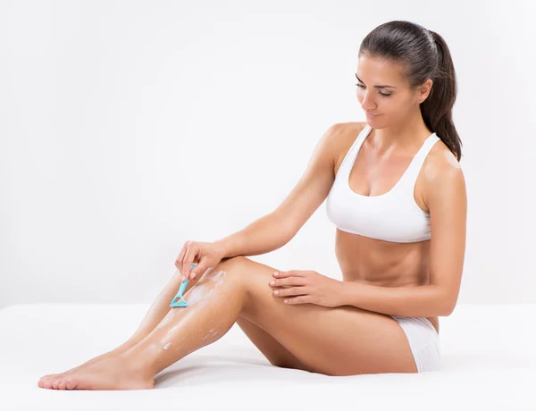 Shaving leg — Stock Photo, Image