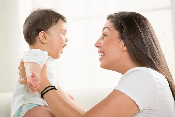 Madre y bebé — Foto de Stock