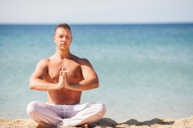 Sahilde meditasyon