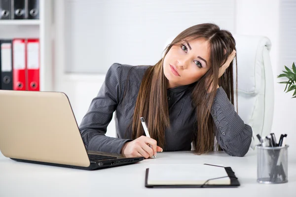 Stressvolle zakenvrouw — Stockfoto