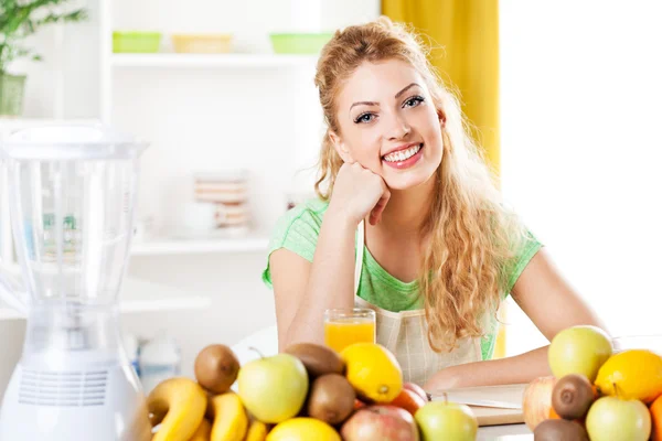 Young woman in a kitchen — Stock Photo, Image