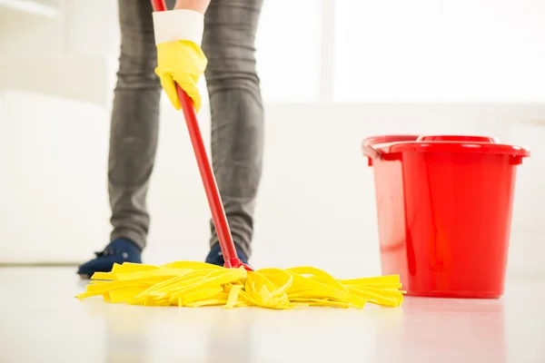 El poder del vinagre en la limpieza de pisos laminados