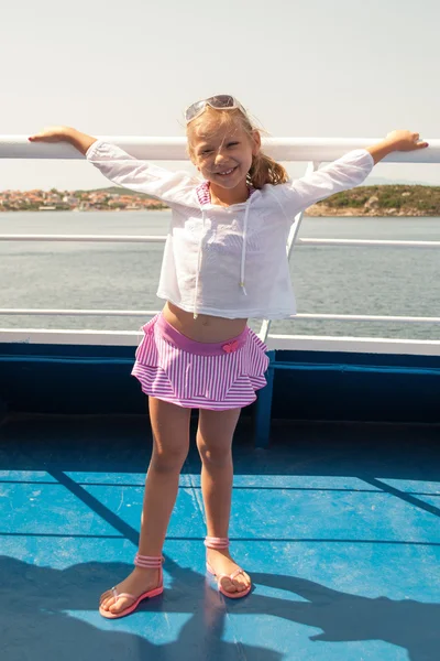 Little girl at the boat — Stock Photo, Image