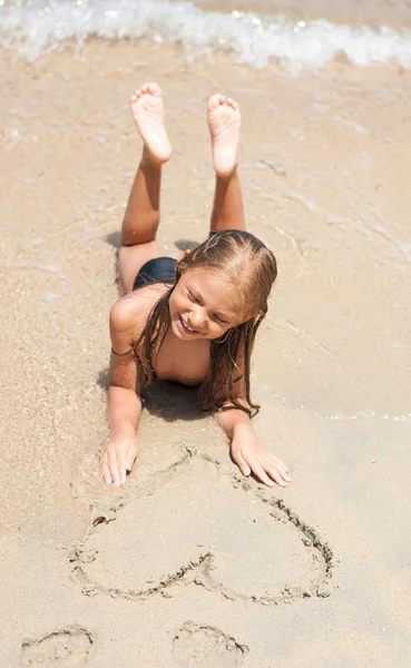 Ragazzina in spiaggia — Foto Stock