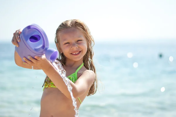 Niña en la playa —  Fotos de Stock