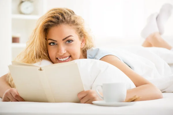 Woman resting in the bed — Stock Photo, Image