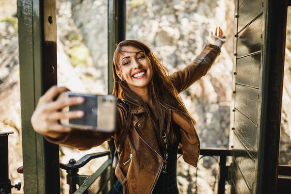 Smiling Young Woman Making Selfi While Traveling Adventure Retro Train — 스톡 사진