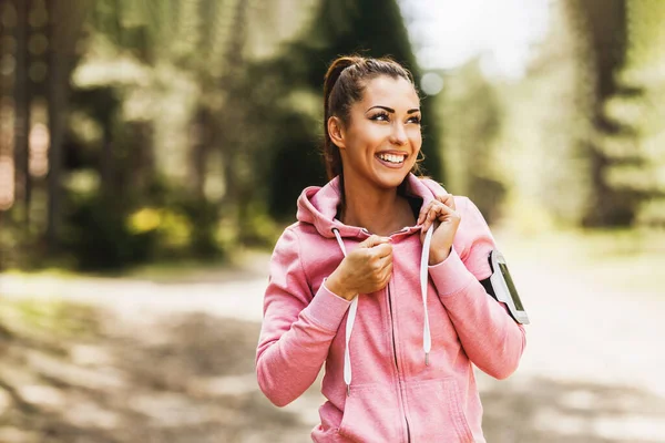 Young Beautiful Smiling Female Runner Taking Break Jogging Nature — Foto de Stock