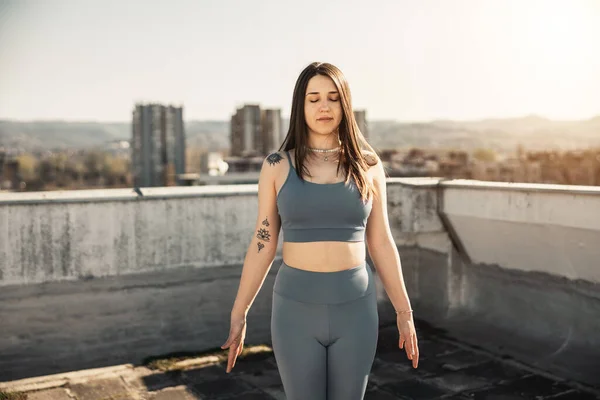 Relaxed Young Woman Practicing Yoga Rooftop Terrace Sunset City Buildings — Stock Photo, Image