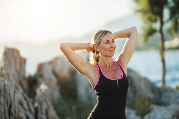 Fit Middle Age Woman Preparing Training Sea Beach Tying Her — Stock Fotó