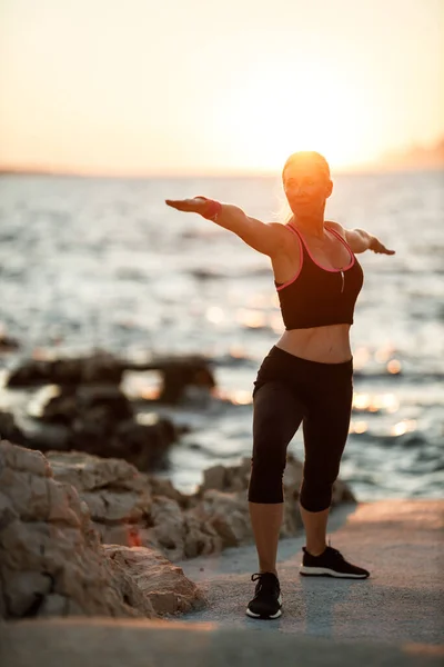 Fit Middle Age Woman Doing Yoga Exercises Training Sea Beach — Stock Fotó