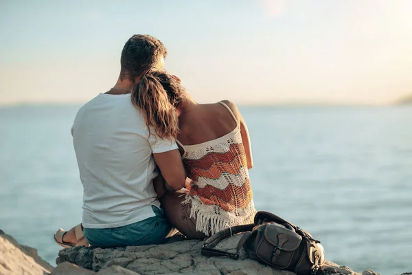 Rear View Loving Couple Sitting Sea Rock Enjoying Summer Vacation — Photo