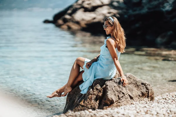 Beautiful Young Woman Dressed Blue Dress Relaxing Beach Sunny Day — Stockfoto