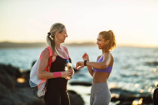 Mother Her Adult Daughter Talking Support Each Other Training Sea — Foto de Stock