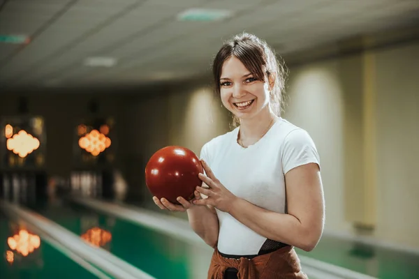 Shot Cute Girl Holding Bowling Ball Bowling Club Looking Camera — Fotografia de Stock