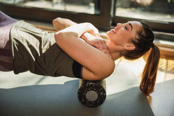 Young Woman Using Foam Roller While Doing Stretching Exercises Home —  Fotos de Stock