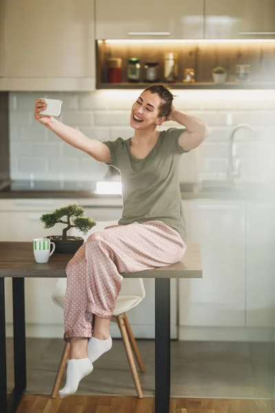 Young Happy Woman Making Selfie Her Smartphone While Drinking Morning — Stockfoto