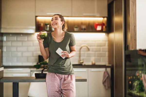 Shot Young Cheerful Woman Tasting Her Green Smoothie Kitchen Home — Stockfoto