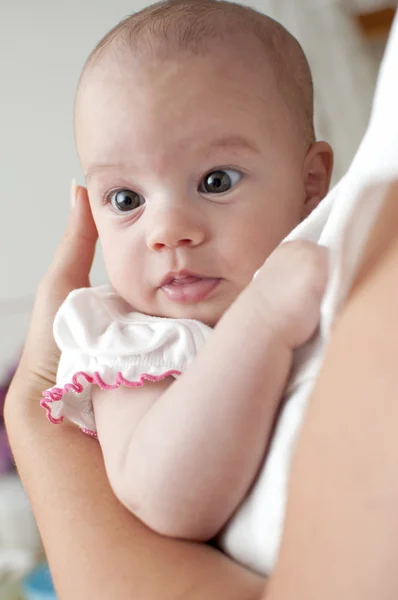 Schattig klein babymeisje — Stockfoto