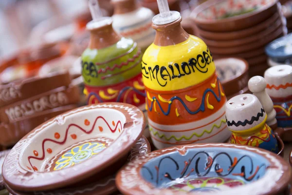 Kolorowe miski ceramiczne w mallorca — Zdjęcie stockowe